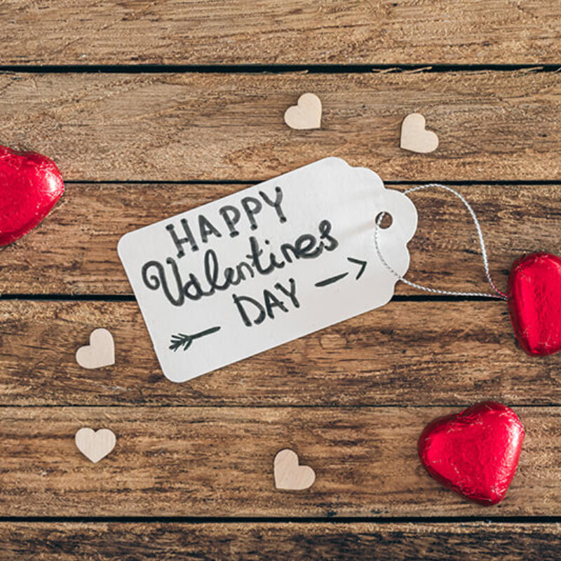 gift-tag-with-inscription-happy-valentines-day-heartshaped-candies (1)